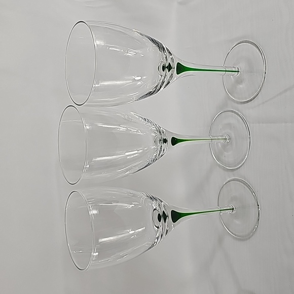 Set of 6 Wine Glasses - Picture 3 of 5